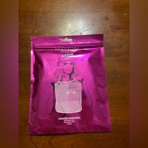 Heidi Klum Intimates Hot Pink & White Lingerie Wash Bag. New in package.